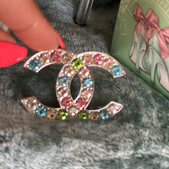 Stylish Pin - Picture 2 of 2